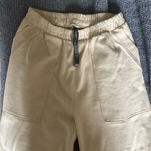 Vuori Women's Tan Joggers